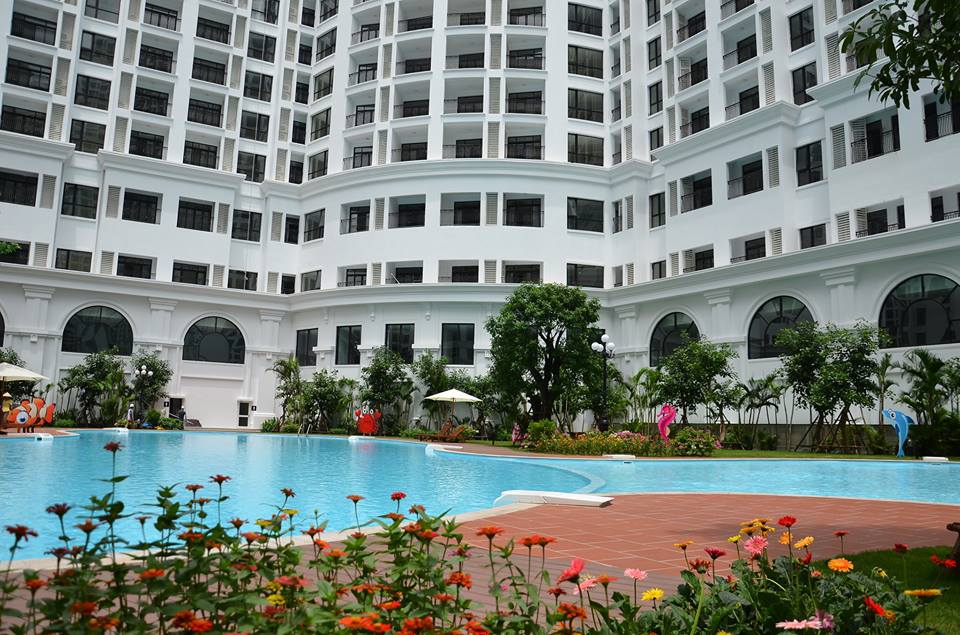 BỂ BƠI ROYAL CITY – CHI TIẾT GIÁ VÉ VÀ LỚP HỌC BƠI
